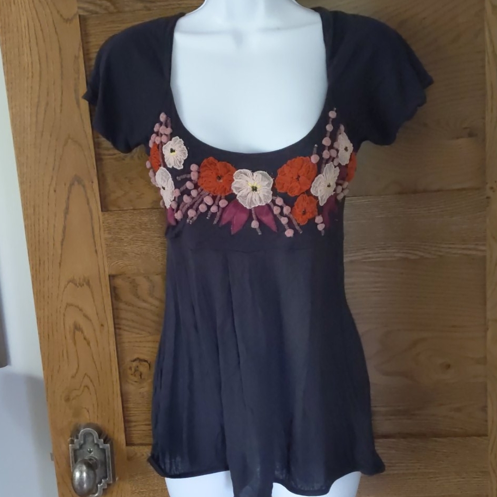 Anthropologie Ric Rac Flower Detail Empire Waist T